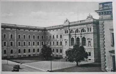 Das Regierungsgebäude (1942)